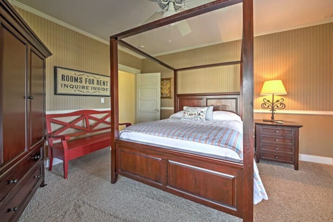 3 bedrooms, desk, iron/ironing board, travel crib