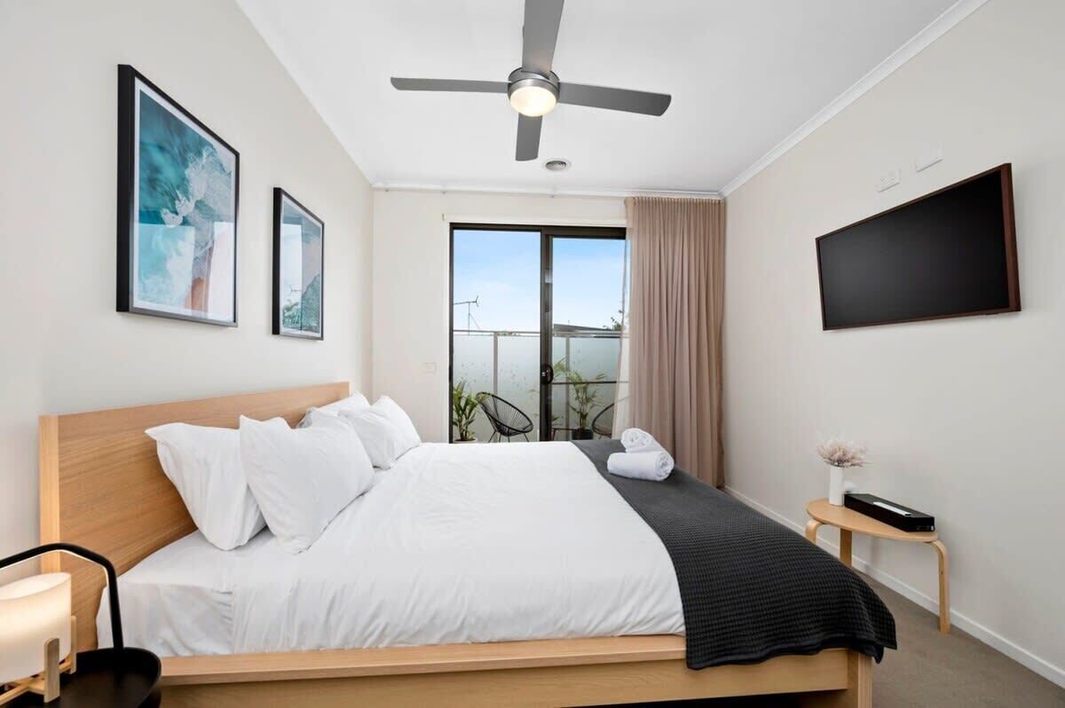 3 bedrooms, desk, iron/ironing board, WiFi