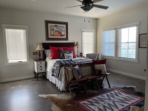 2 bedrooms, desk, iron/ironing board, travel crib
