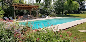 Piscine extérieure (ouverte en saison)