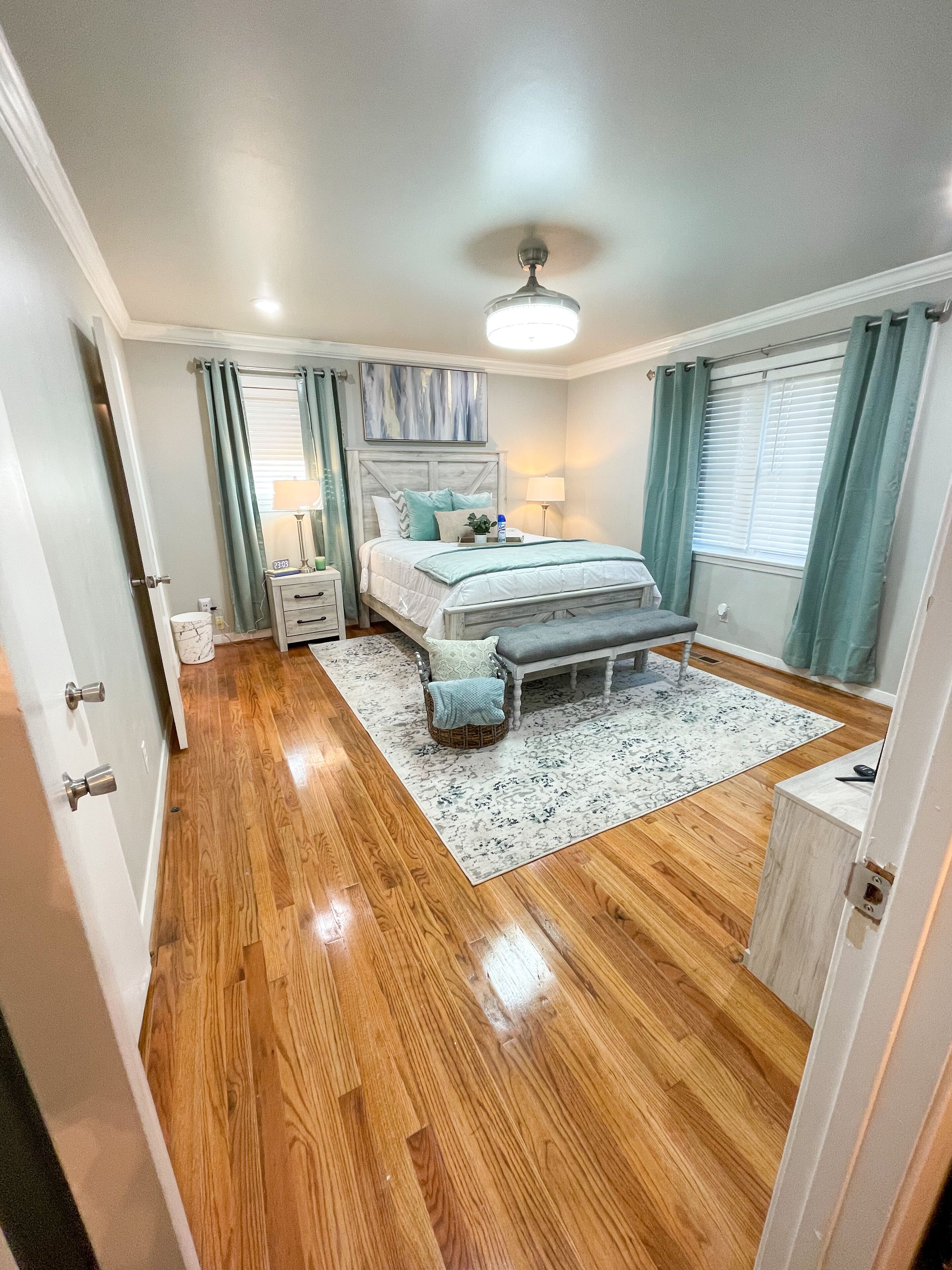 Newly Renovated ⭐️ Family/ Friends Staycation ⭐️