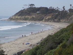 Aurinkotuoleja, rantapyyhkeitä