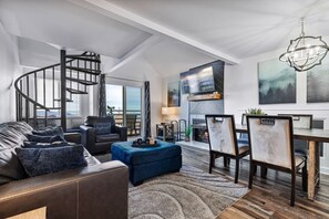 Televisión y chimenea 