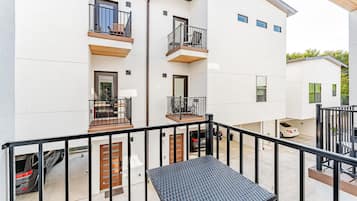 Apartment | 3 bedrooms, desk