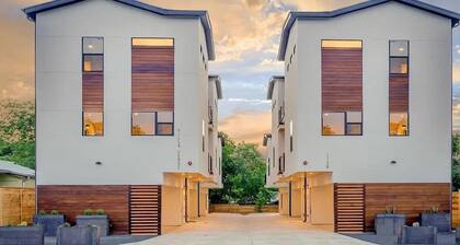 East Downtown 3BR Condo w Fast Wifi and Sleeps 8