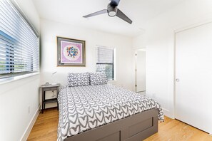  公寓 | 3 間臥室、書桌