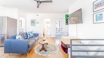 Apartment | 3 bedrooms, desk