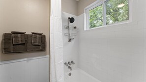 House | 1 bedroom - Cozy Chic Studio Close to Downtown and Domain (Austin)