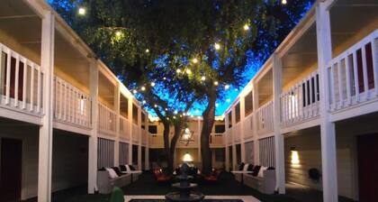 Chic 2BR Near Triangle With King Beds Fast Wifi