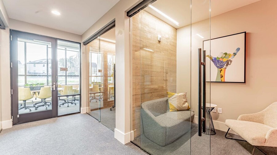 Top Floor Soco 2BR King Suite 8 Mins to Downtown