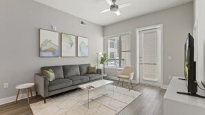 Interior - Top Floor Soco 2BR King Suite 8 Mins to Downtown (Austin)