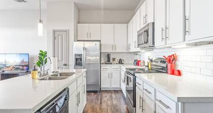 Prime Soco Charming 1BR King Suite w Pool Parking