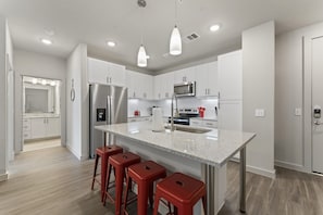 House | 2 bedrooms - Prime Soco Charming 1BR King Suite w Pool Parking (Austin)