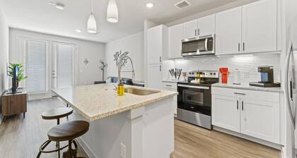 Prime Soco Charming 1BR King Suite w Pool Parking
