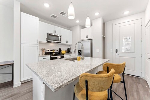 Prime Soco Quaint 1BR King Suite w Pool Parking