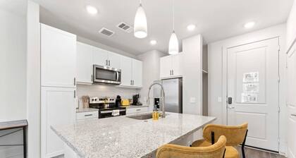 Prime Soco Quaint 1BR King Suite w Pool Parking