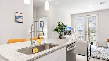 Apartment | 1 bedroom, desk, free Internet