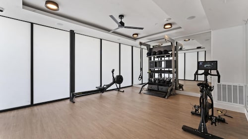 Prime Soco Airy 1BR King Suite w Pool Parking