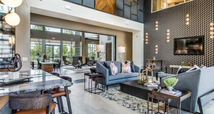 Cozy 1BR King Suite Close to Downtown w Fast Wifi