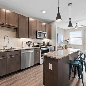 Apartment | 1 bedroom - Cozy 1BR King Suite Close to Downtown w Fast Wifi (Austin)