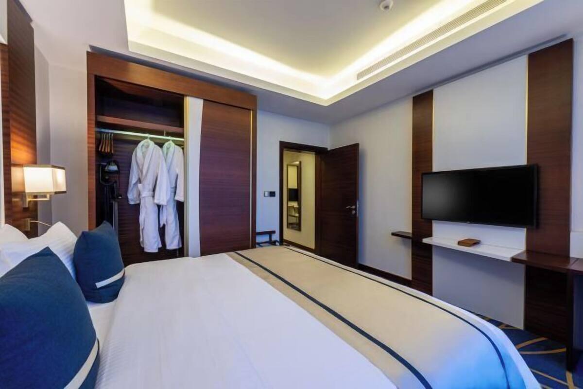1 bedroom, premium bedding, down duvets, Select Comfort beds