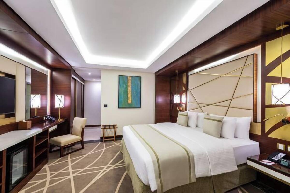 1 bedroom, premium bedding, down duvets, Select Comfort beds