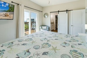 3 bedrooms, desk, iron/ironing board, free WiFi