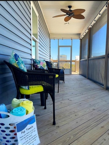 Dog Friendly! Private Pool, Elevator, Fenced-in, Near Beach!