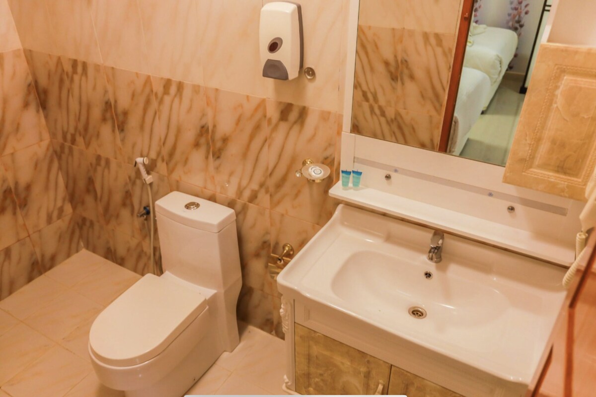 Baño | Regadera, secadora de cabello, toallas 