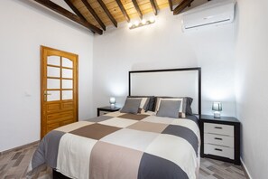 1 室のベッドルーム、アイロン / アイロン台、WiFi (無料)、ベッドシーツ