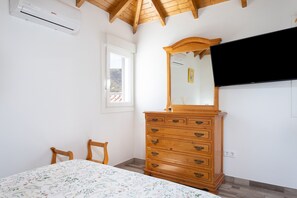 1 dormitori, planxa i posts de planxar, wifi gratuïta i roba de llit