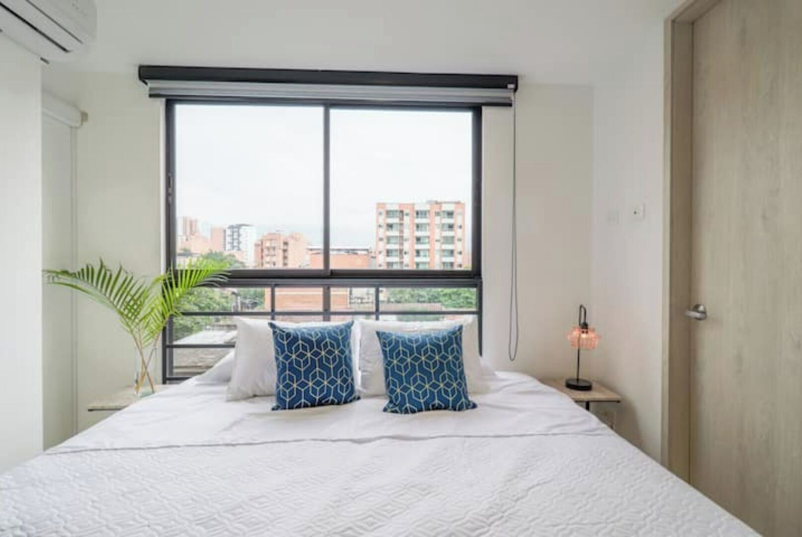 2 Schlafzimmer, Zimmersafe, Schreibtisch, Bügeleisen/Bügelbrett