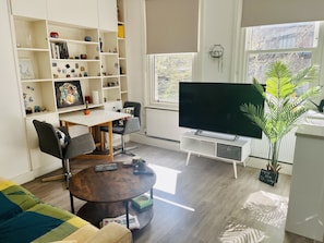 Smart TV, computer monitors