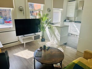 Smart TV, computer monitors