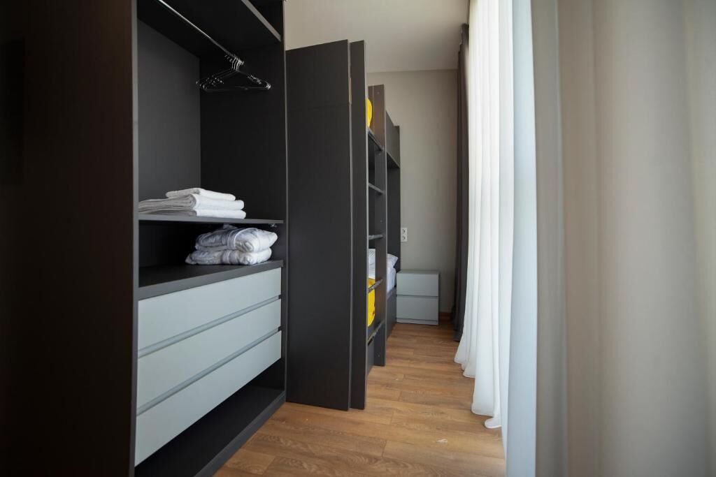 Escrivaninha, Wi-Fi de cortesia, roupa de cama