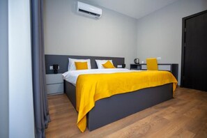Bureau, Wi-Fi gratuit, draps fournis