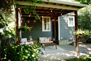 Terrace/patio - Charming downtown home- close to hospitals, historical neighborhoods, airport (Billings)