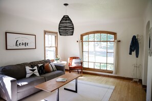 Smart TV - Charming downtown home- close to hospitals, historical neighborhoods, airport (Billings)