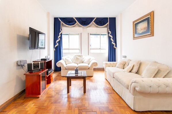 TV - apt with whirlpool spa (São Paulo)