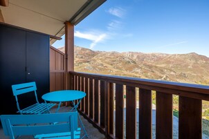 Estúdio, suíte, vista para a montanha ( -NECOU 306) | Sacada