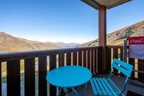 Studio - eget badrum - utsikt mot bergen ( -NECOU 306) | Balkongutsikt