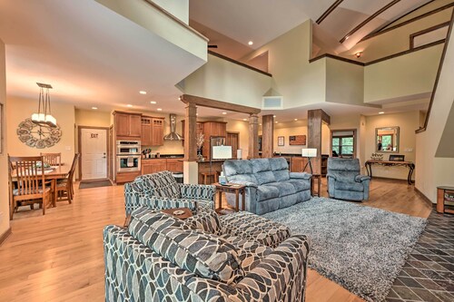 Nekoosa Golf Course Retreat w/ Hot Tub!