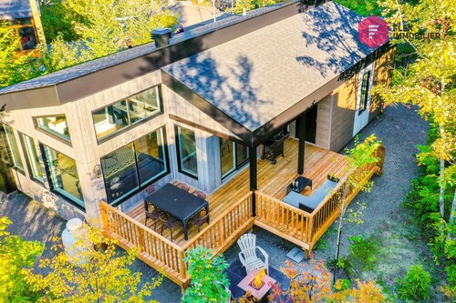 Le Grand Pic de Portneuf | 65" TV, Sonos, SPA, Pool, Fireplace, Billiards