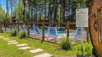 Outdoor pool, a heated pool