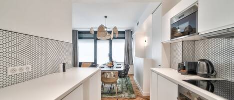 Fridge, microwave, oven, coffee/tea maker