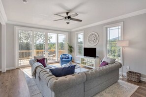 Smart TV, stereo, offices