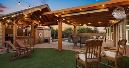 Unique Oasis: Large Pool & Spa