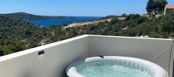 Villa Antica - Two Bedroom Villa with Terrace and Sea View