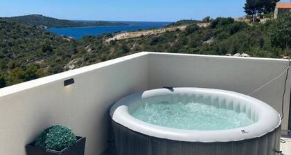 Villa Antica - Two Bedroom Villa with Terrace and Sea View