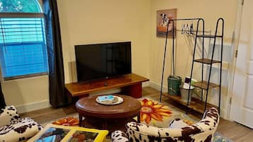 Een televisie en een kantoor